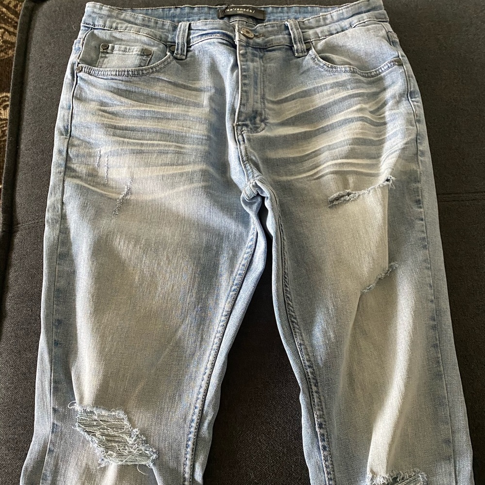 Men’s distressed jeans